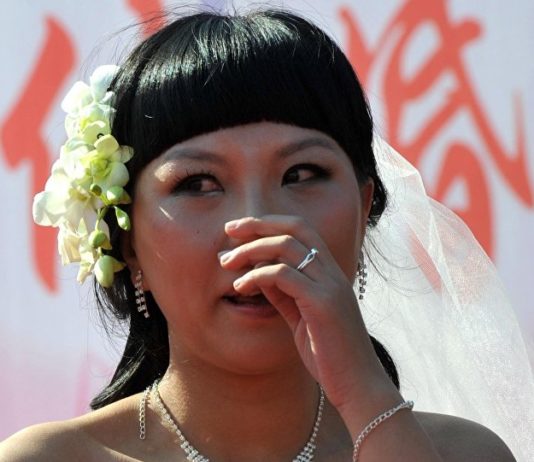 Une Chinoise rentre chez elle du travail et apprend que son mari l’a «tuée»