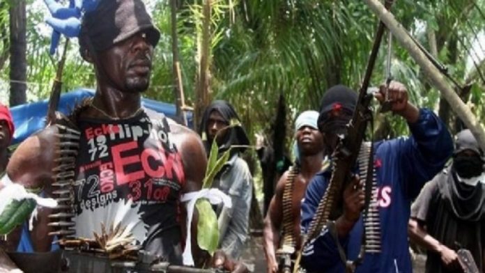 Ce que propose le journaliste Bell Tam à Paul Biya pour que les séparatistes déposent les armes