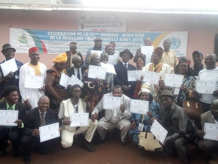 Cameroun: Le Ministre Manaouda Malachi marginalise les médecins traditionnels
