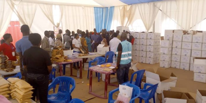 Législatives et municipales 2020: ELECAM visite sa logistique pour un scrutin sans faille