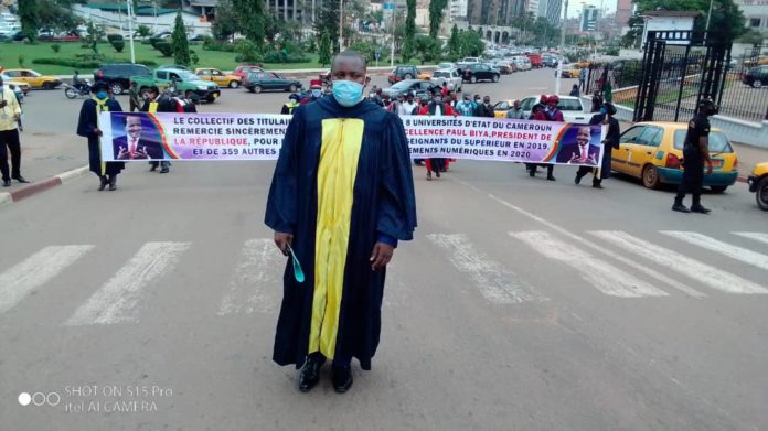 Cameroun : Marche de remerciements de 1596 jeunes Assistants des 8 Universités d’Etat au Chef de l’Etat