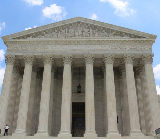 Présidentielle américaine : 17 États rejoignent le Texas devant la Cour Suprême pour dénoncer des violations de la Constitution, selon Reuters