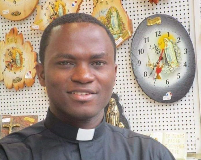 Interview exclusive : Film de la mort du Cardinal Christian Tumi, l’Abbé Etienne Bakaba, Prêtre à l’Archidiocèse de Douala se lâche