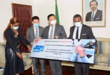 Cameroun : HUAWEI offre 20 appareils de visioconférence intelligents au gouvernement