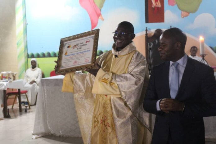 Prix Etoile d’Or d’Excellence 2020 : L’Abbé Louis Marie Ebela Bala élu Meilleur Prélat du Cameroun