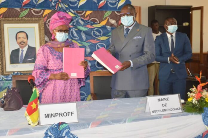 Cameroun – Etat civil : le maire Alex Mimbang sort 3000 enfants du « Maquis» à Nguelemendouka