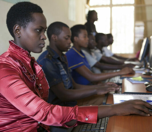 La Fondation Mastercard, United States International University-Africa et Arizona State University unissent leurs efforts pour renforcer les capacités d’apprentissage en ligne en Afrique et au-delà.