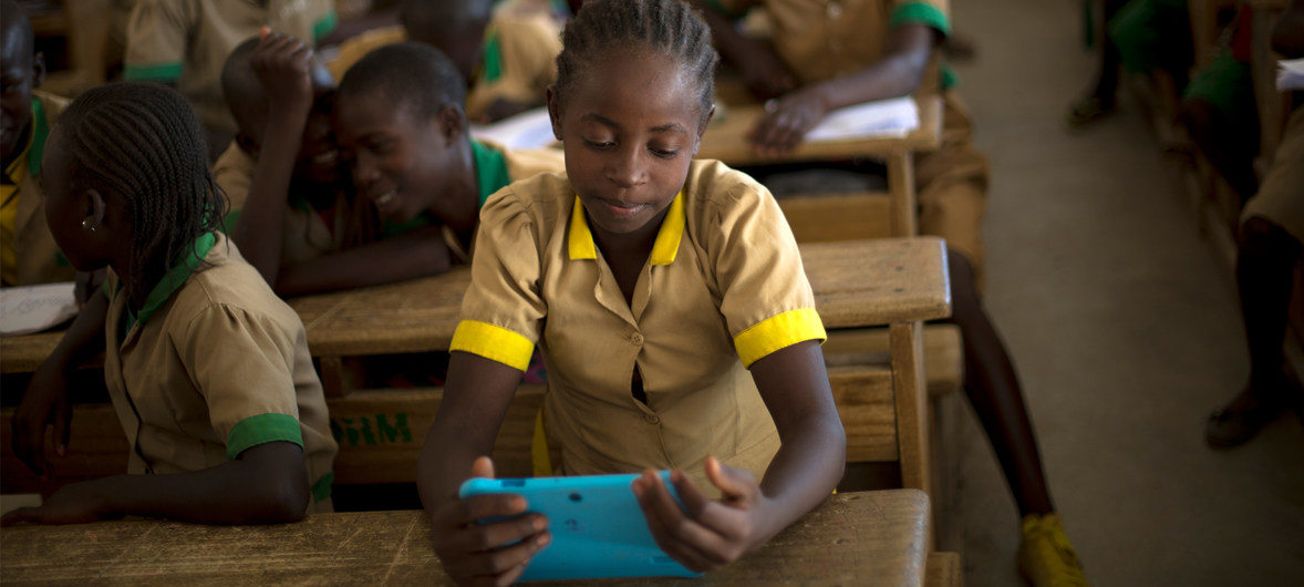 Une élève camerounaise dans une salle de classe. Les écoles des régions anglophones du pays ont connu une multiplication d'attaques