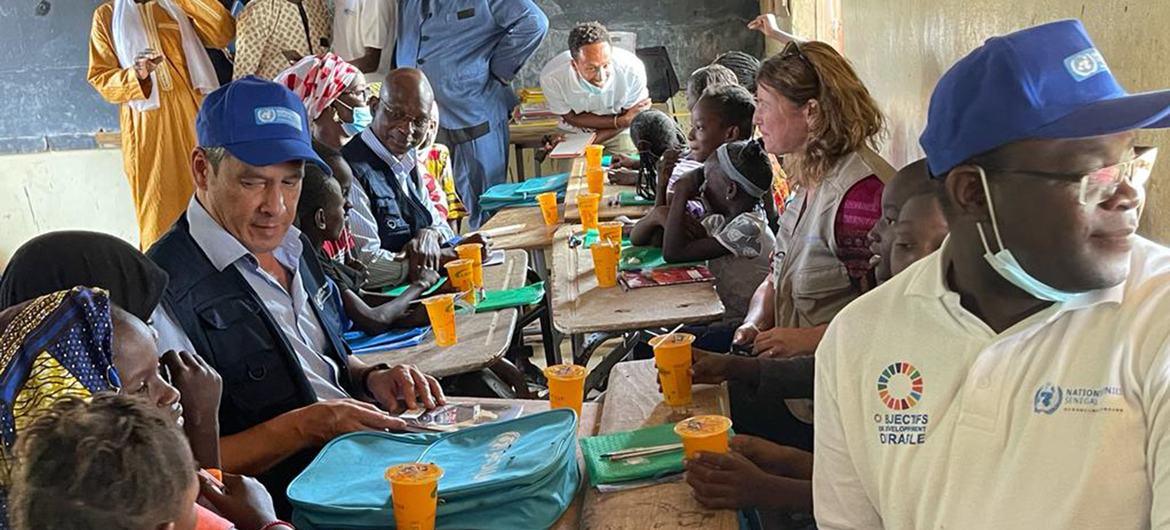 les régions de Saint-Louis et de Matam au nord du Sénégal ont un taux de scolarisation des enfants encore faible, en particulier en ce qui concerne les jeunes filles. 