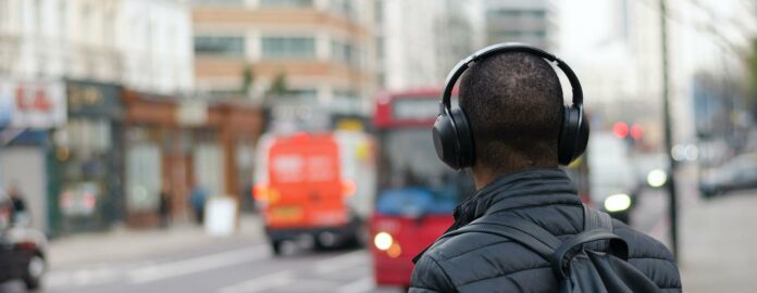 Plus d’un milliard de personnes à risque de souffrir de déficience auditive , avertit l’OMS