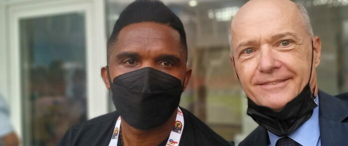 Visite de Macron au Cameroun :Le « Coq Sportif » chante à l’arrière-cour