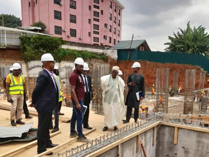 Résidence du Mfoundi : Le Directeur Général de la SIC Amadou Sardaouna en chef chantier