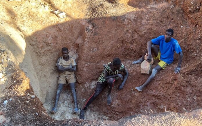 Est Cameroun – Travail dans les mines : la ruée vers l’or qui détourne les mineurs à Bétaré Oya