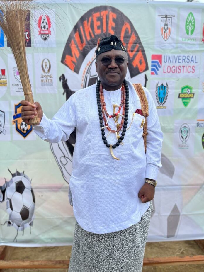 Cameroun : Nfon Mukete IV fait sourire les jeunes du Département de la Meme