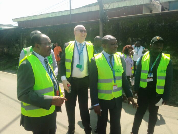 Entretien des aéroports au Cameroun : Thomas Owona Assoumou inspecte l’Aéroport de Douala
