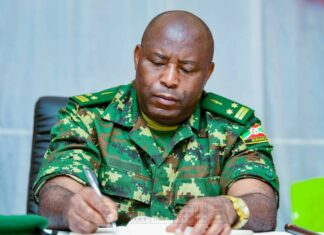 Burundi : Le président Evariste Ndayishimiye révoque un colonel de police pour vol présumé de riz destiné à l’alimentation des troupes