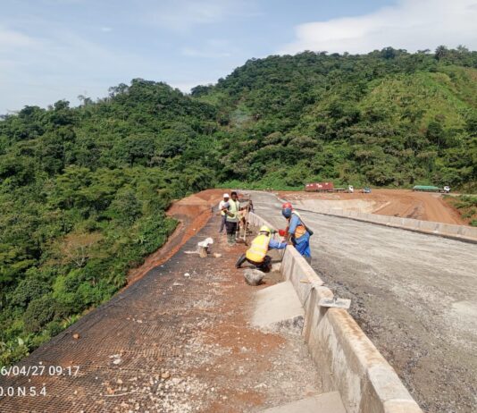Cameroun – Falaise de Dschang : Inquiétudes sur la qualité des travaux et l’avenir de l’infrastructure ; Emmanuel Nganou Djoumessi interpellé