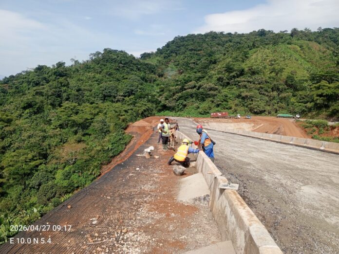 Cameroun – Falaise de Dschang : Inquiétudes sur la qualité des travaux et l’avenir de l’infrastructure ; Emmanuel Nganou Djoumessi interpellé