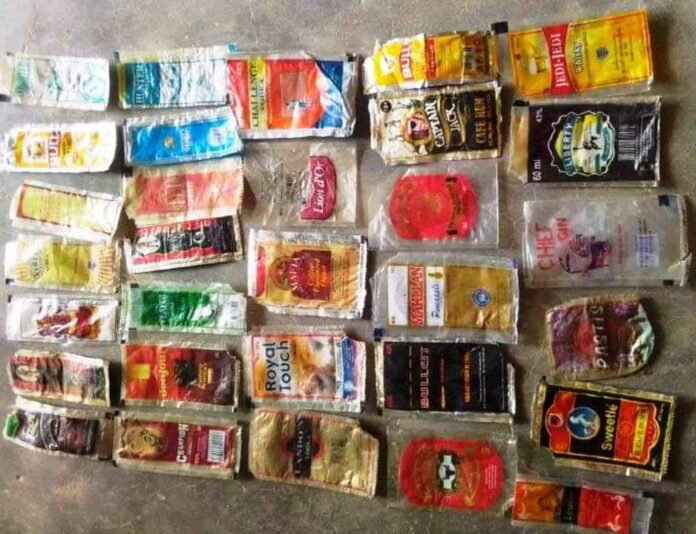 Whiskies en sachet au Cameroun : un expert en finances publiques appelle le ministre Fuh Calistus Gentry à une interdiction totale