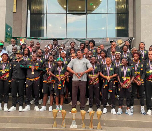 Cameroun : après le sacre des Lionnes, Eric Mathias Owona Nguini dresse un bilan sévère de Samuel Eto’o à la FECAFOOT et félicite les Championnes