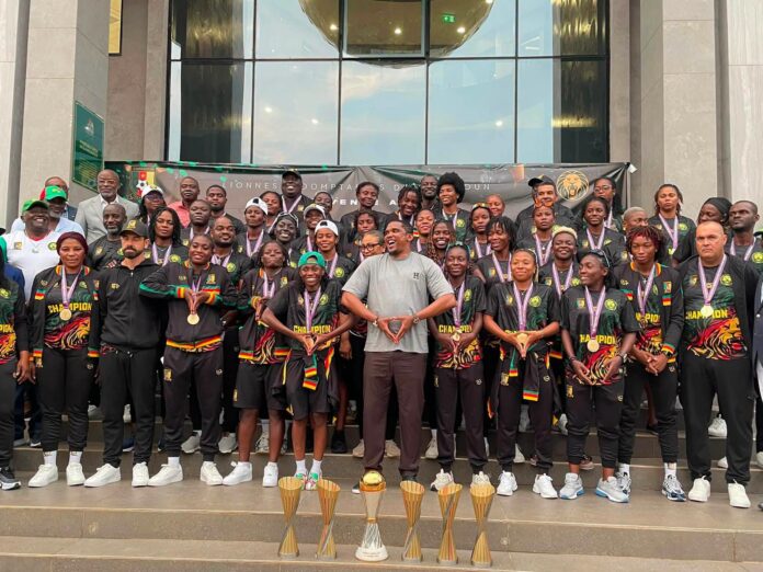 Cameroun : après le sacre des Lionnes, Eric Mathias Owona Nguini dresse un bilan sévère de Samuel Eto’o à la FECAFOOT et félicite les Championnes