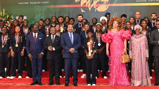 Cameroun : Sacrées Championnes d’Afrique au Maroc, les Lionnes Indomptables célébrées au Palais de l’Unité par Paul et Chantal Biya