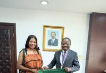 FOOTBALL FÉMININ : Valentine Nguele reçue par le ministre de l’Eau et de l’Énergie